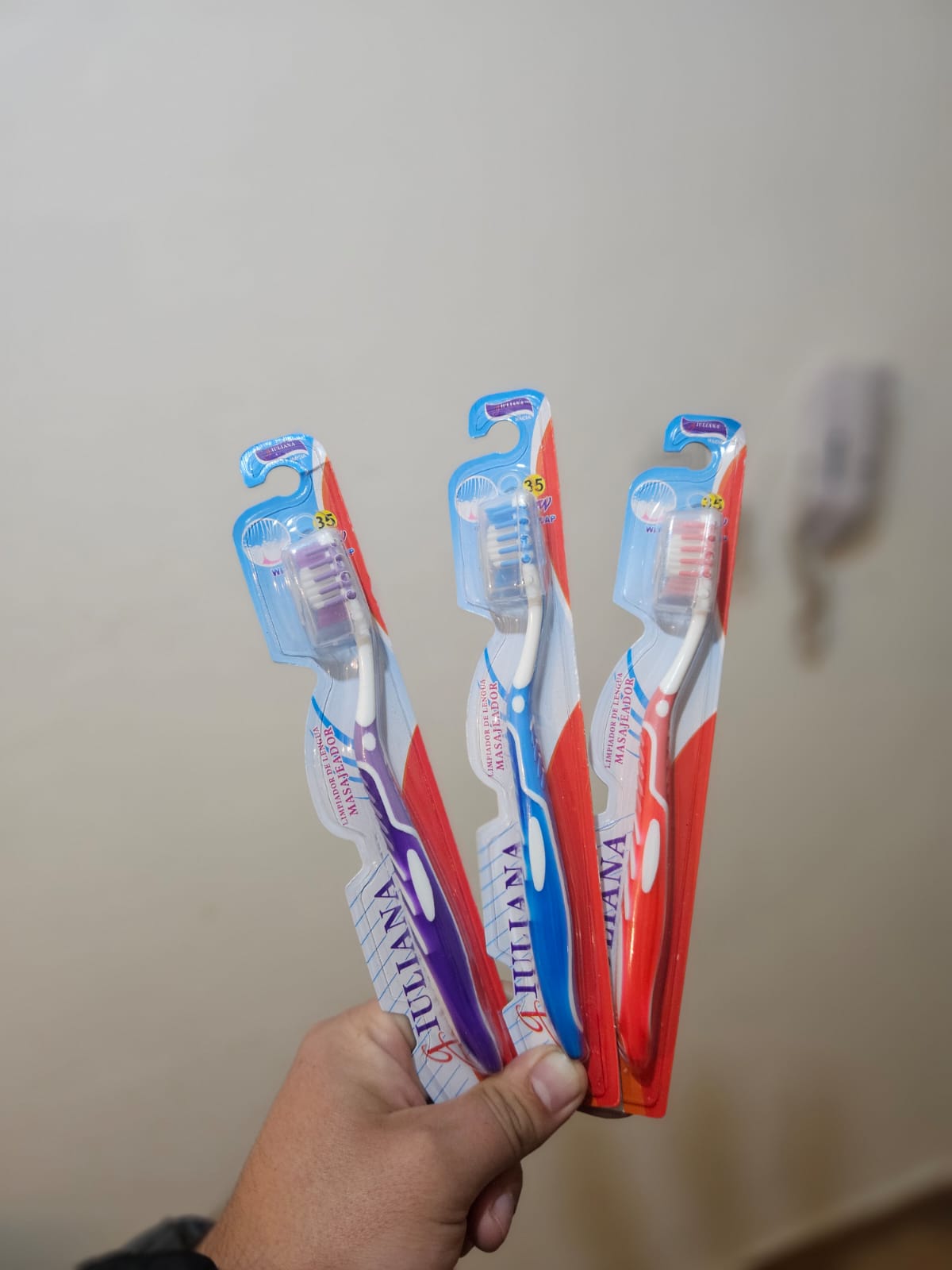 Cepillo de dientes marca Giuliana